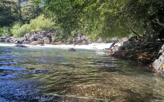 Parcela con orilla de rio trancura