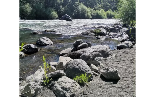 Parcela con orilla de rio trancura